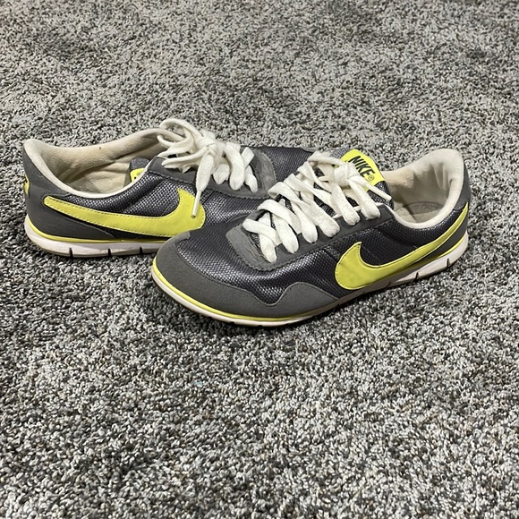 Nike casual shoe, great condition. - Picture 1 of 2